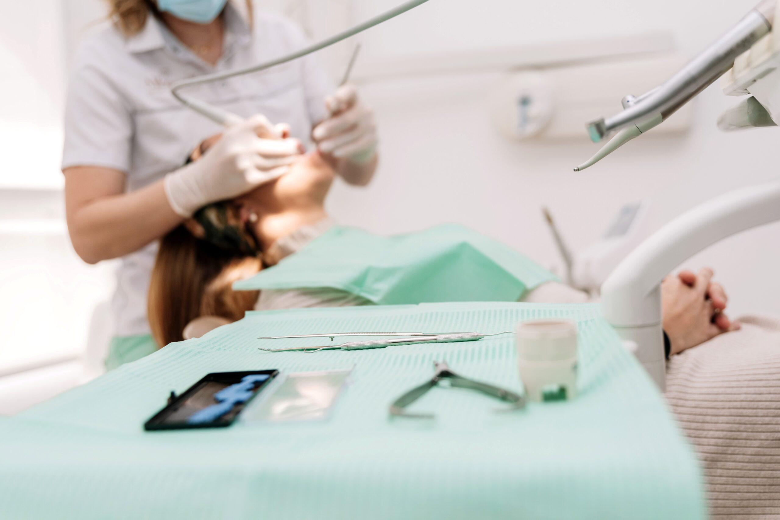 植牙好還是假牙好＿泉玥牙醫